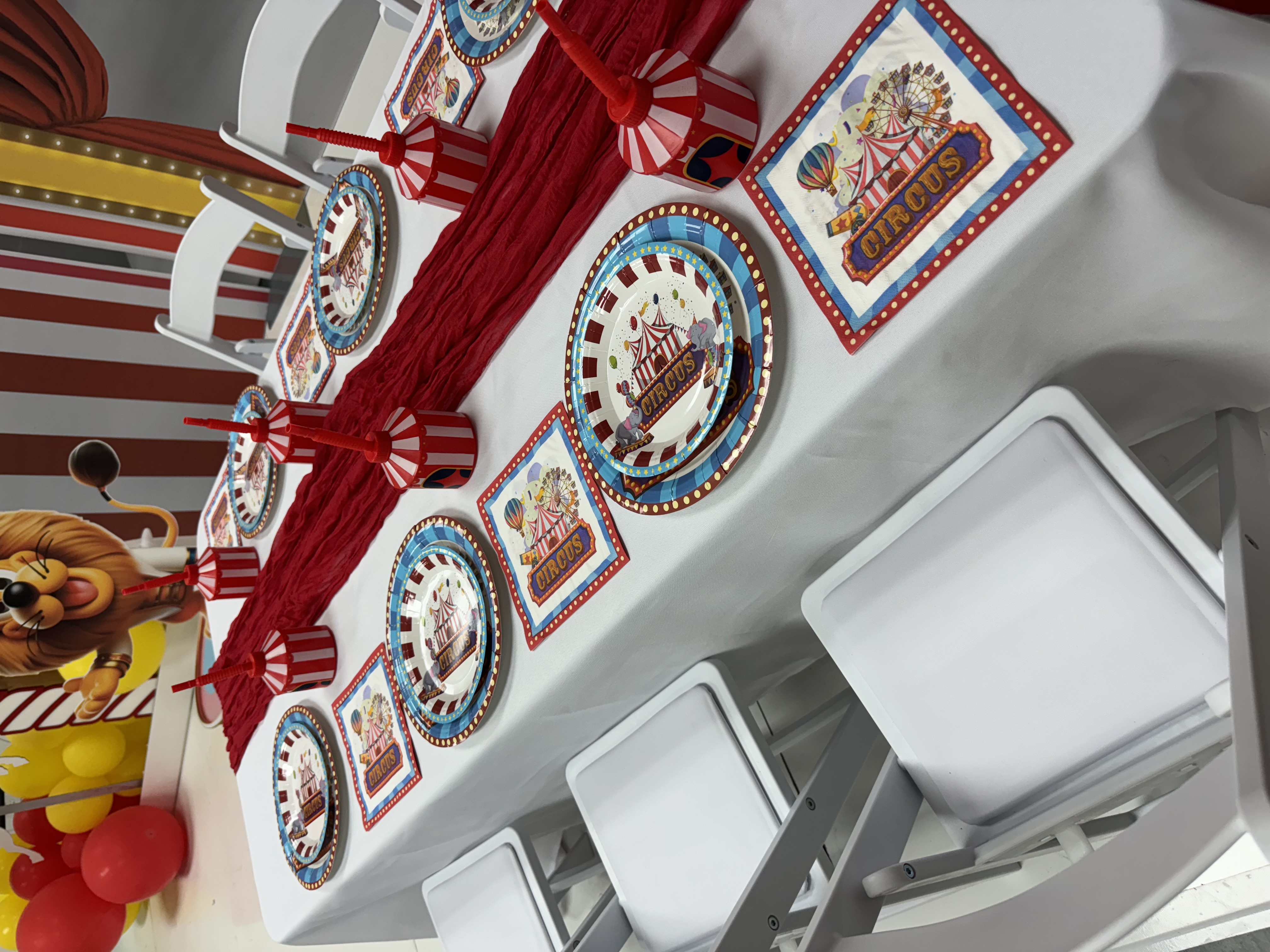 Kids tables and chairs