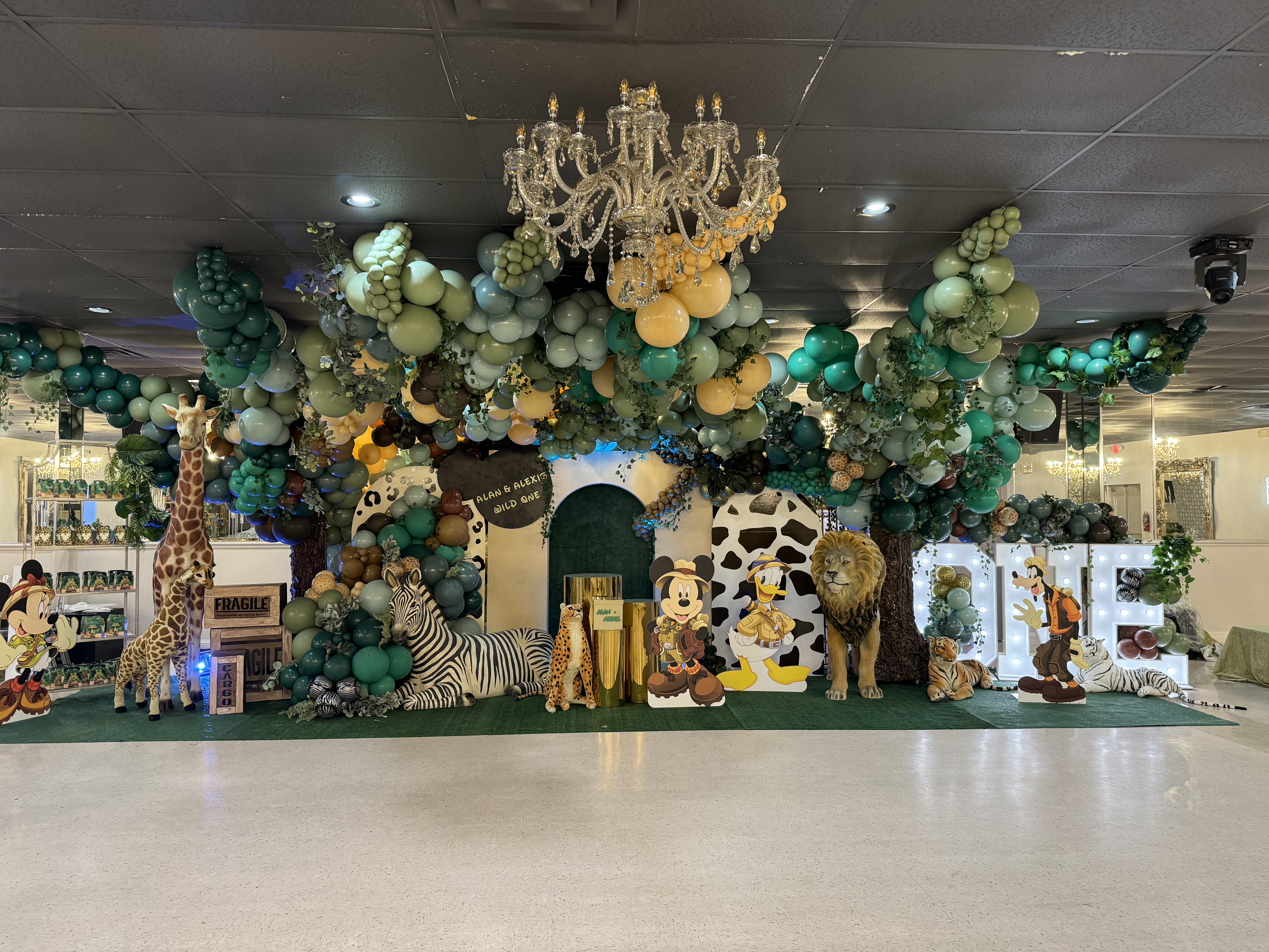 Luxury balloon event decor